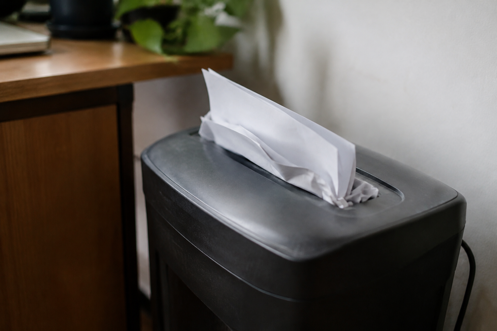 Broyeur de documents, feuilles coincees dans la fente