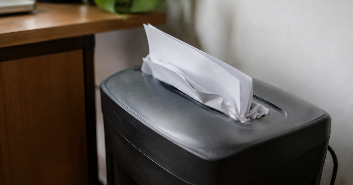 Broyeur de documents, feuilles coincees dans la fente